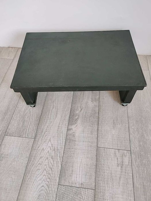 Стол маленький на колесиках