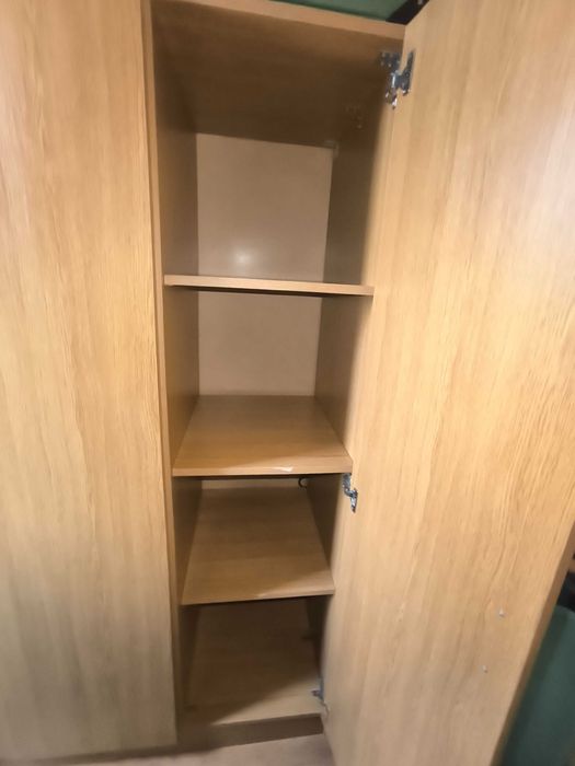 Трикрилен гардероб