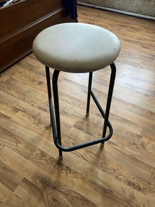 Продам два бурных стула