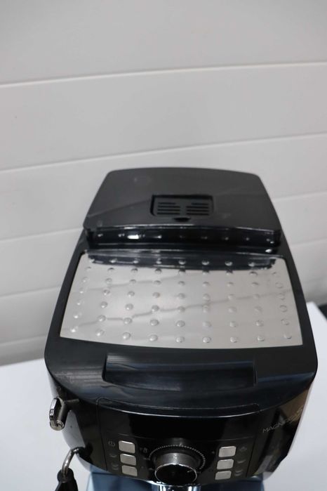 De'Longhi Magnifica S ECAM 22.110 автоматична кафемашина с разпенител