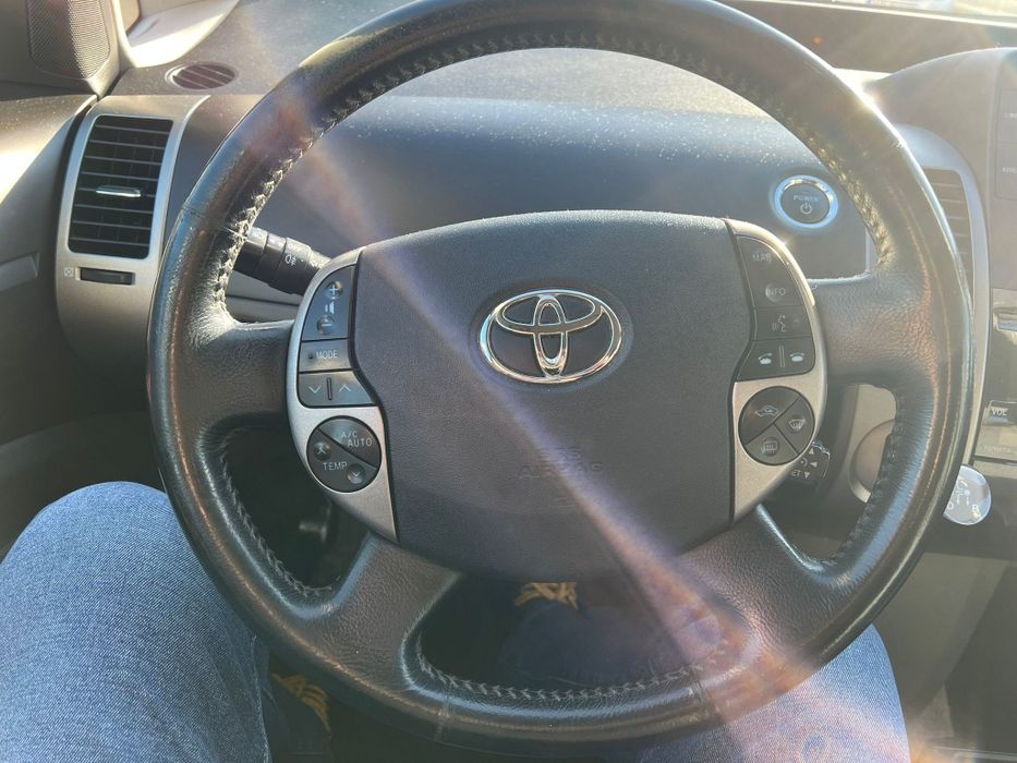 Vând Toyota prius