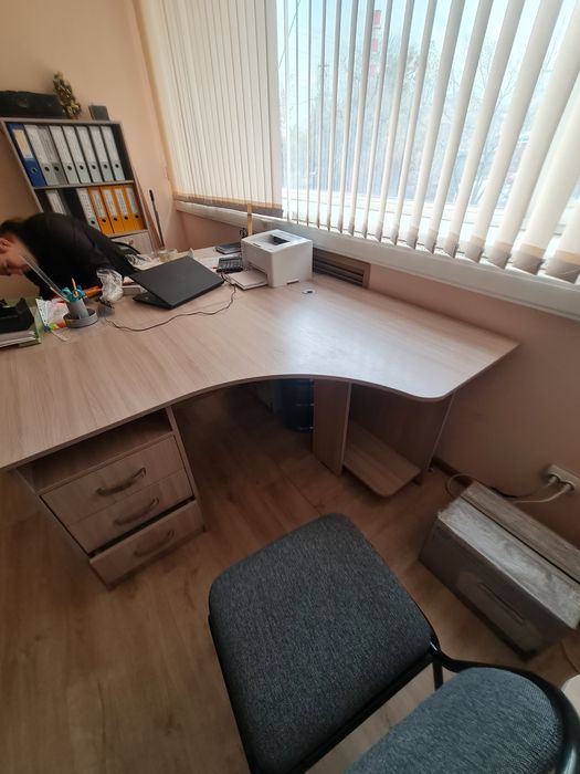 Продам стол офисный. Цена за один