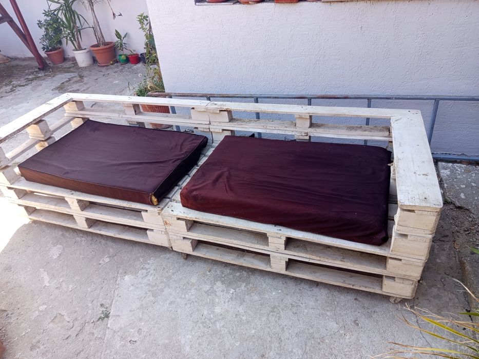 Canapea paleți cu pernute.lungime 240 cm