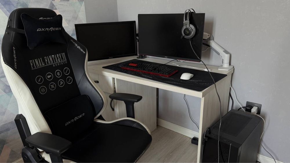 Игровое кресло DXRacer