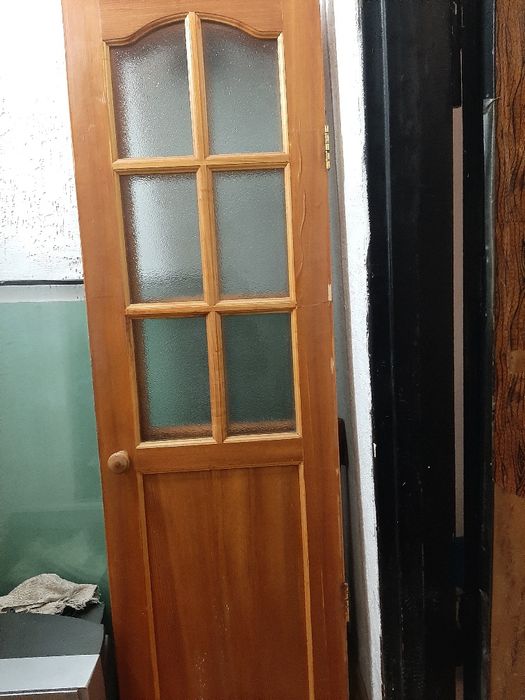 Продаю двери деревянные