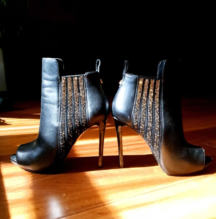 GUESS боти от естесвена кожа