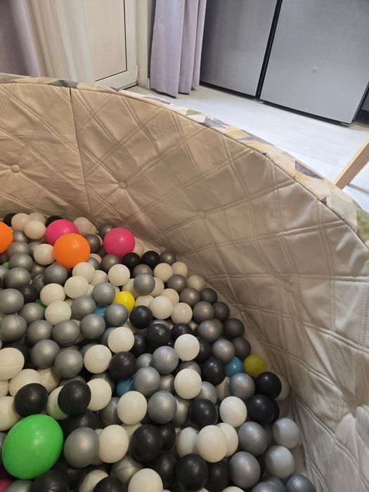 Сухой бассейн с шариками