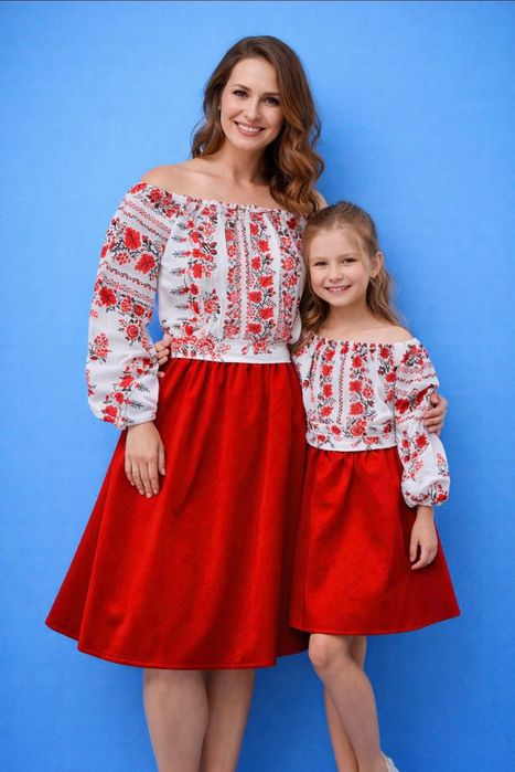 Дамска рокля с народни мотиви