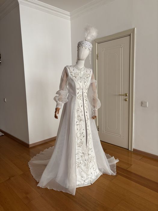 Ұзату көйлектері. Платья на узату