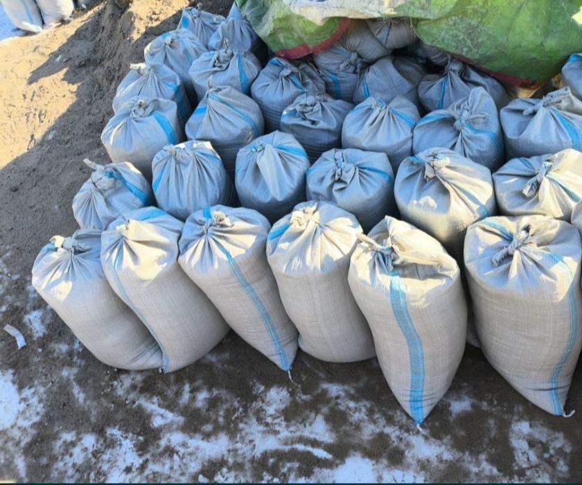 Продам в мешках щебень,баласт,песок