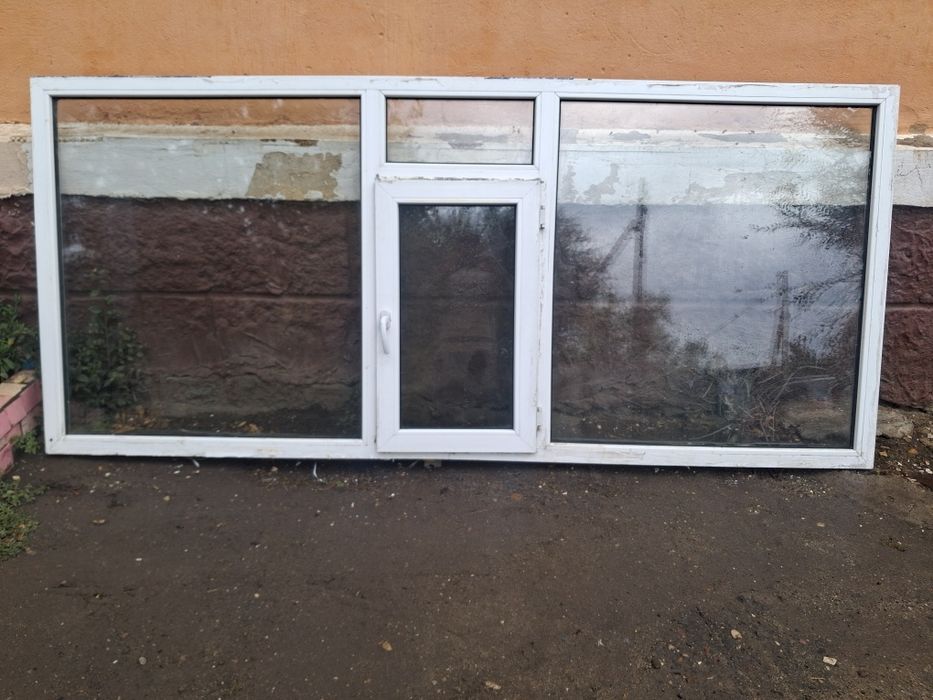 Продам пластиковую раму б у.