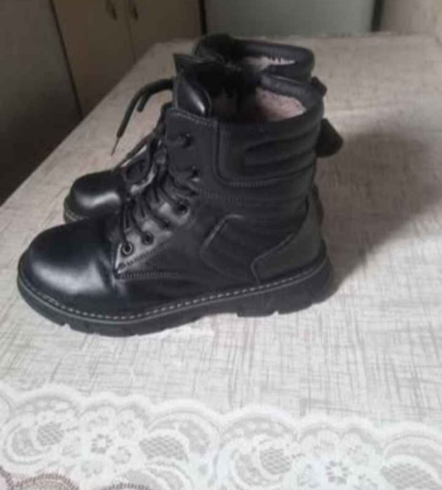 Продаются мужские зимние ботинки