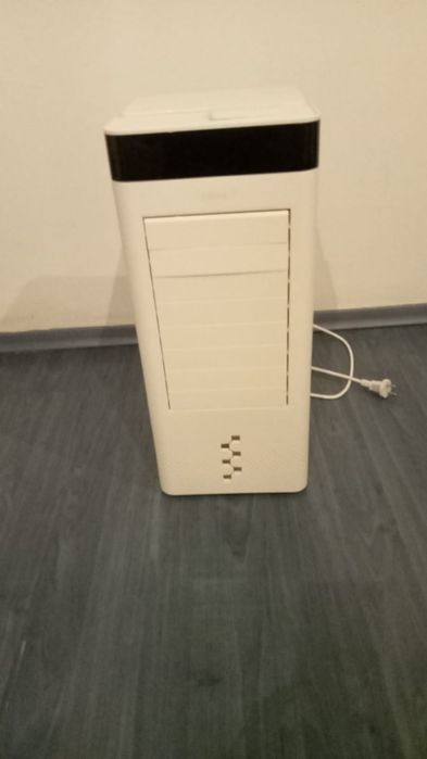 Se vinde răcitor de aer cu telecomanda și un ceas smart