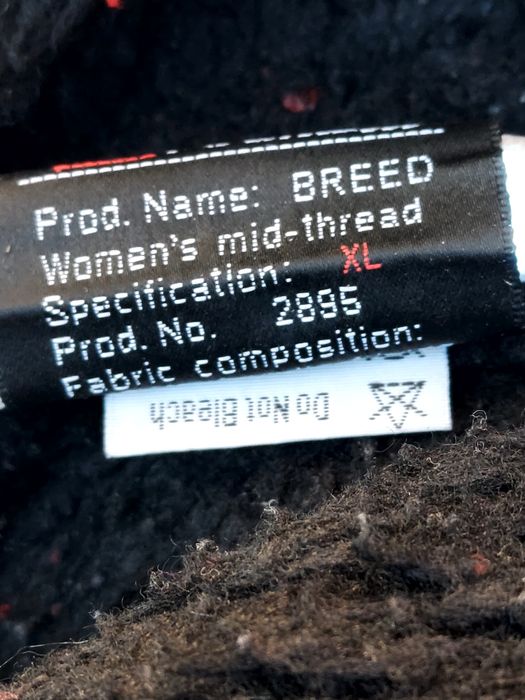 Vând doua hanorace și două haine de damă