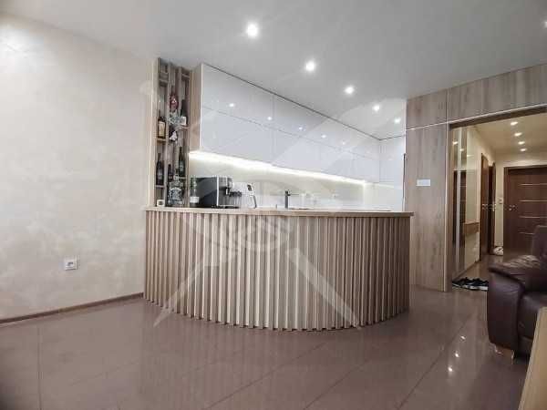 Тристаен апартамент със самостоятелен гараж в центъра на Бургас 86665