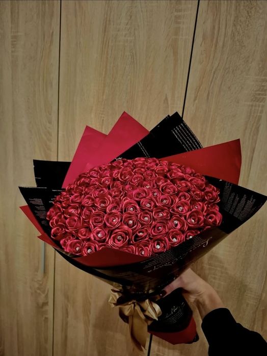 Уникален букет с бейби рози от сатенена панделка