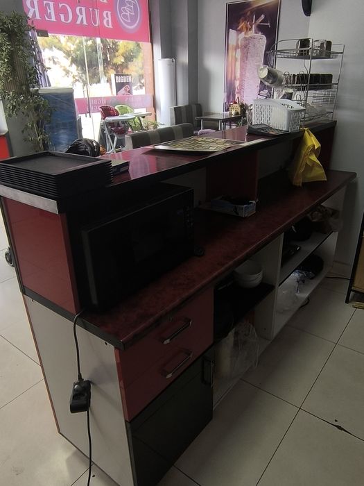 Divan , televizor 65 , konditsioner