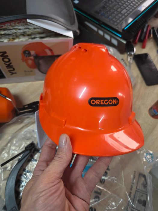 Casca de siguranta profesionala Oregon Waipoua pentru drujba, cu casti de protectie pentru urechi si viziera