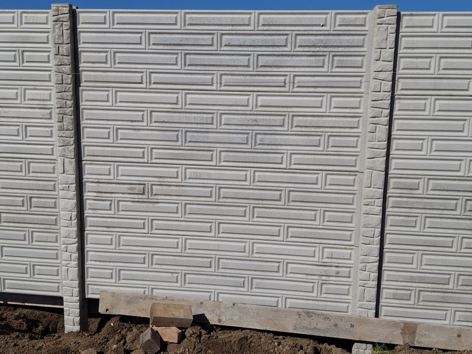 Vand gard din beton pretul este pe metrul liniar