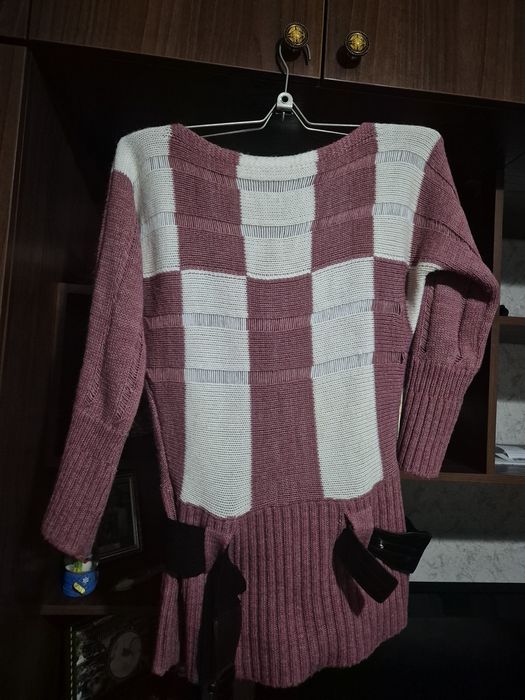 Женская кофточка с ремнём.