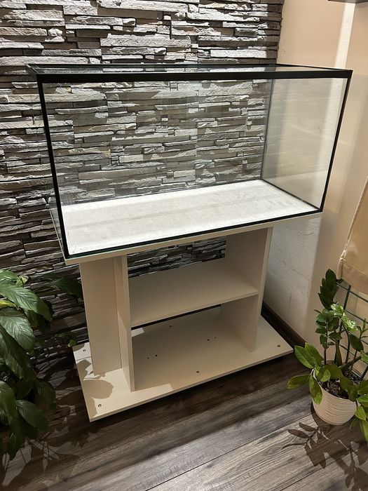 Нов Аквариум с капаци и поставка