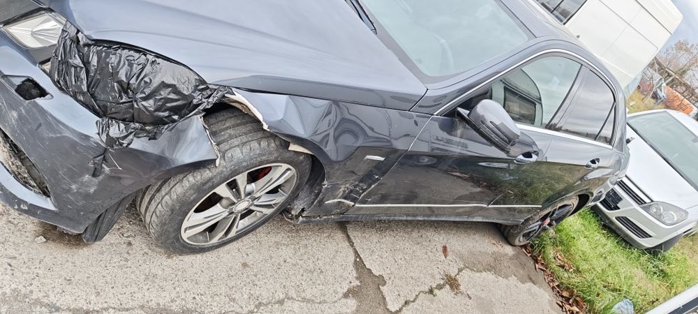 Mercedes E200 avariat