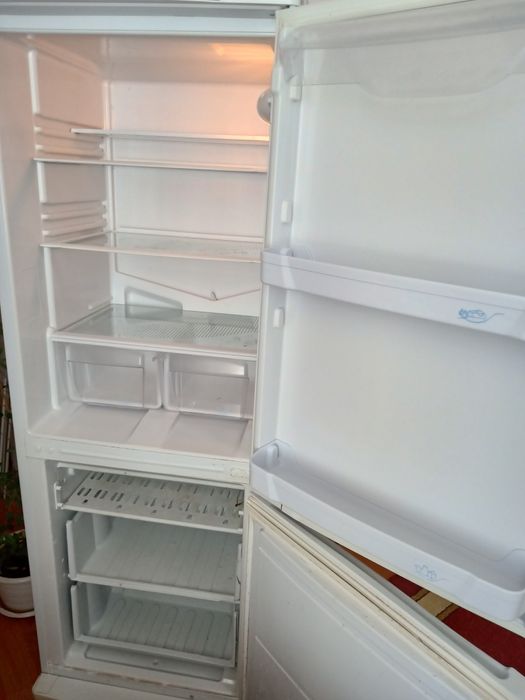 Продам холодилник Индезит