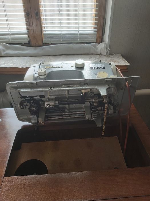 Швейная машинка и оверлок