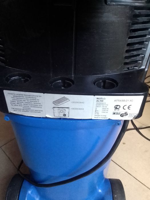 Vând aspirator profesional nilfisk