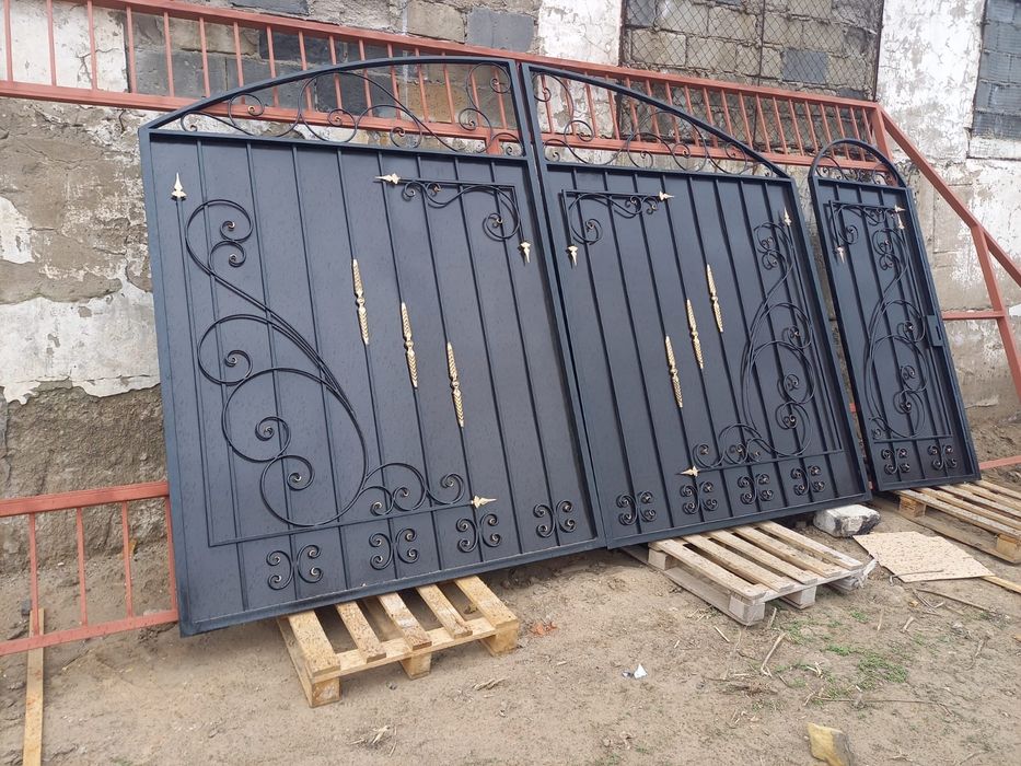 Металлические заборы ворота