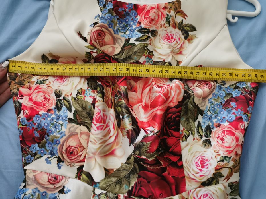 Rochie lunga cu trandafiri si cordon