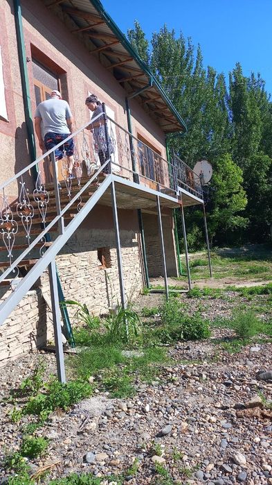 Uy (hovli) sotiladi srochni