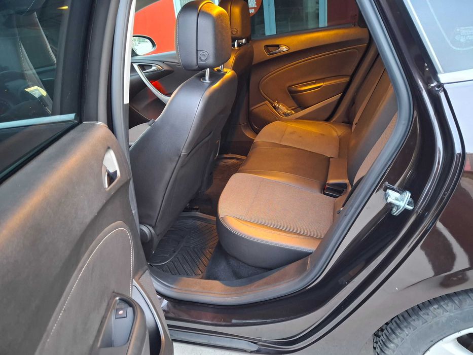 Vând Opel Astra J