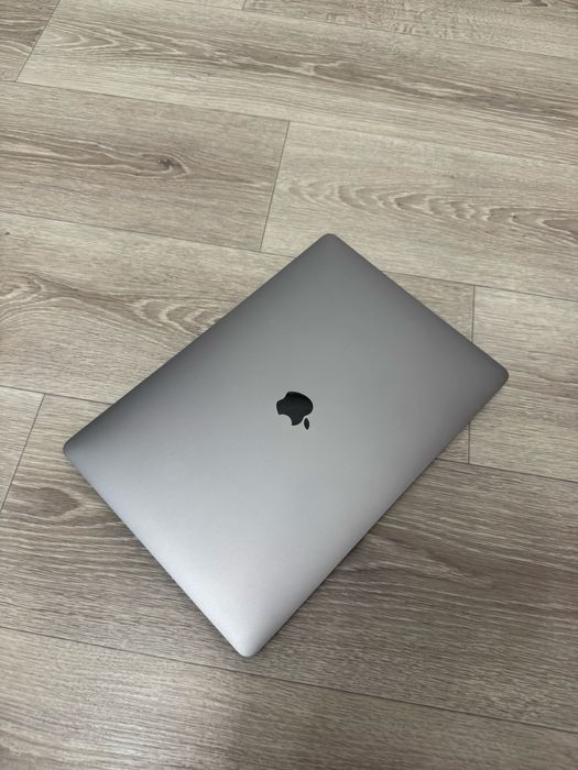 Продам MacBook Pro 15 2018 г.