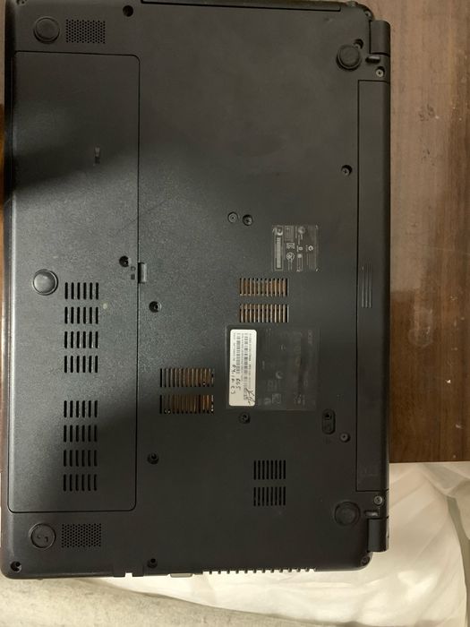 noutbuk  acer sastiyanasi yaxwi