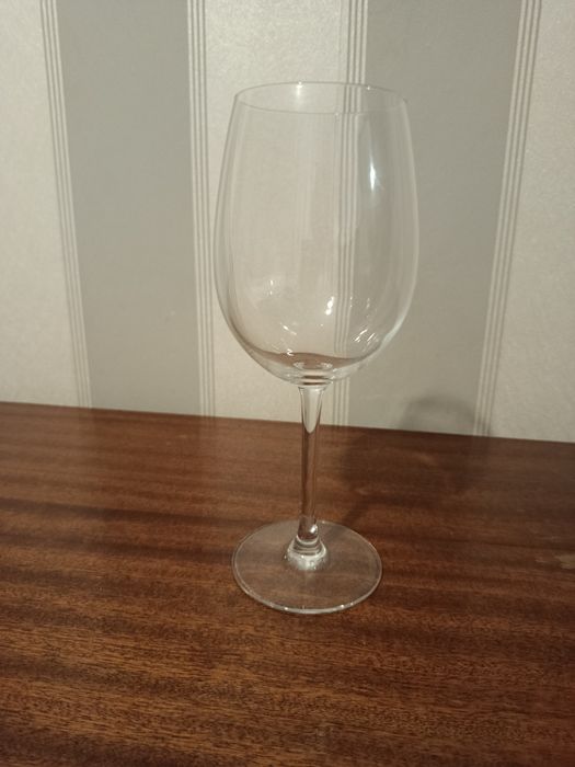 Нов комплект от 6 чаши за вино