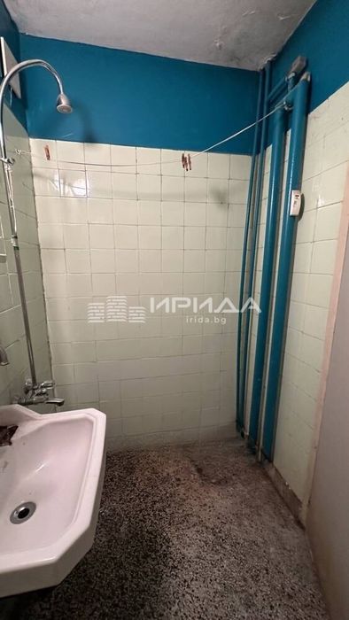 Голям тристаен апартамент в младост 1