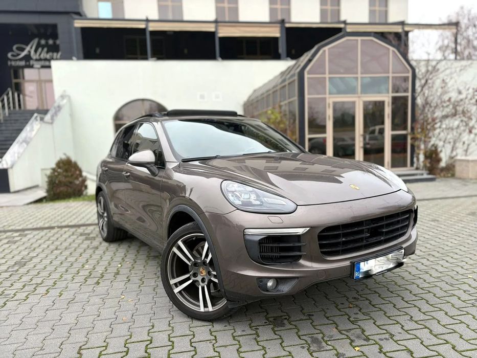 Porsche Cayenne Faruri , Keyless entry si GO , Suspenise , Trapa , Distronic ,