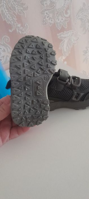 Продам детские кросовки