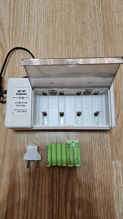 Incarcator acumulatori (baterii reincarcabile)