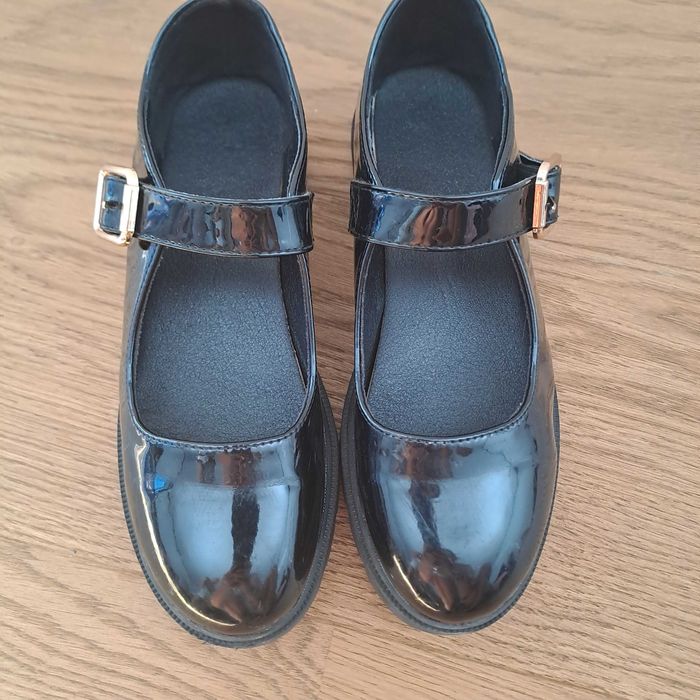 Pantofi lac CCC marime 36