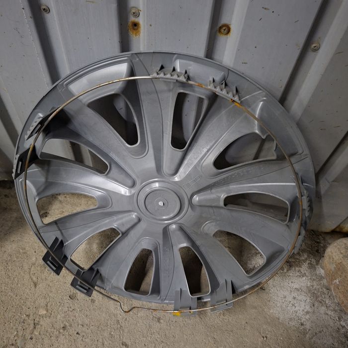 Продам калпаки на колеса.