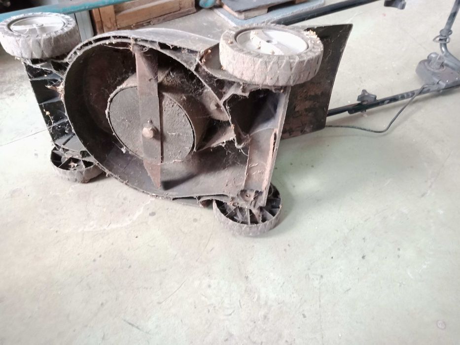 Masina electrica tuns iarba gazon Defecta