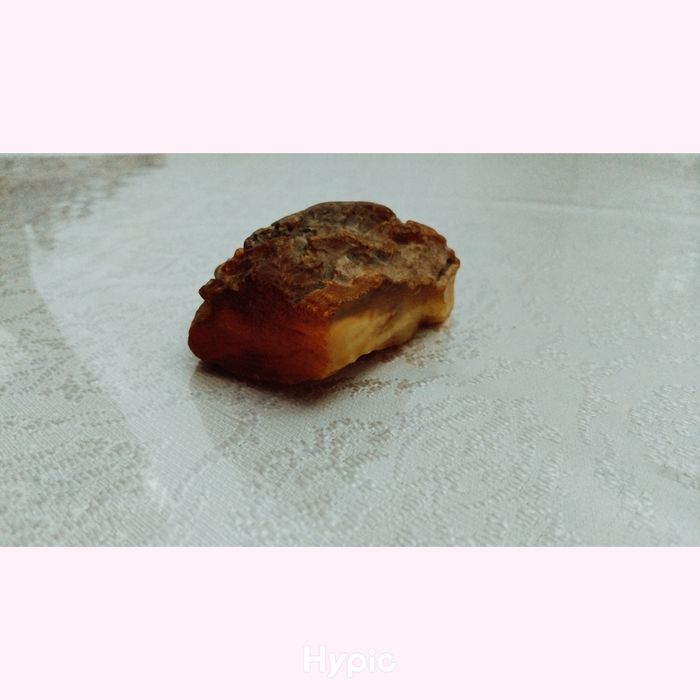 Янтарь самый натуральный ещё даже необрабатывали