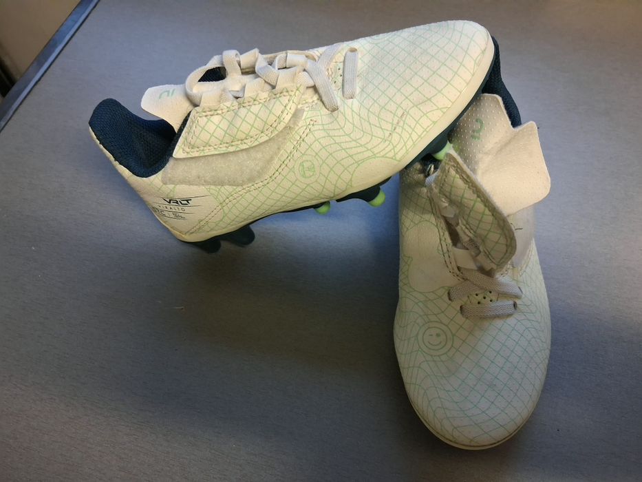 Ghete fotbal Kipsta pentru copii .