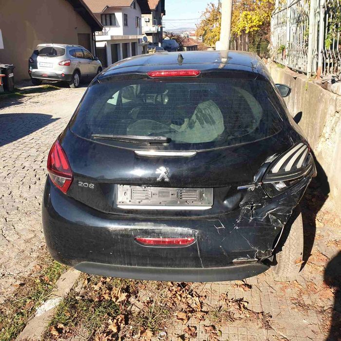 Пежо 208 на части