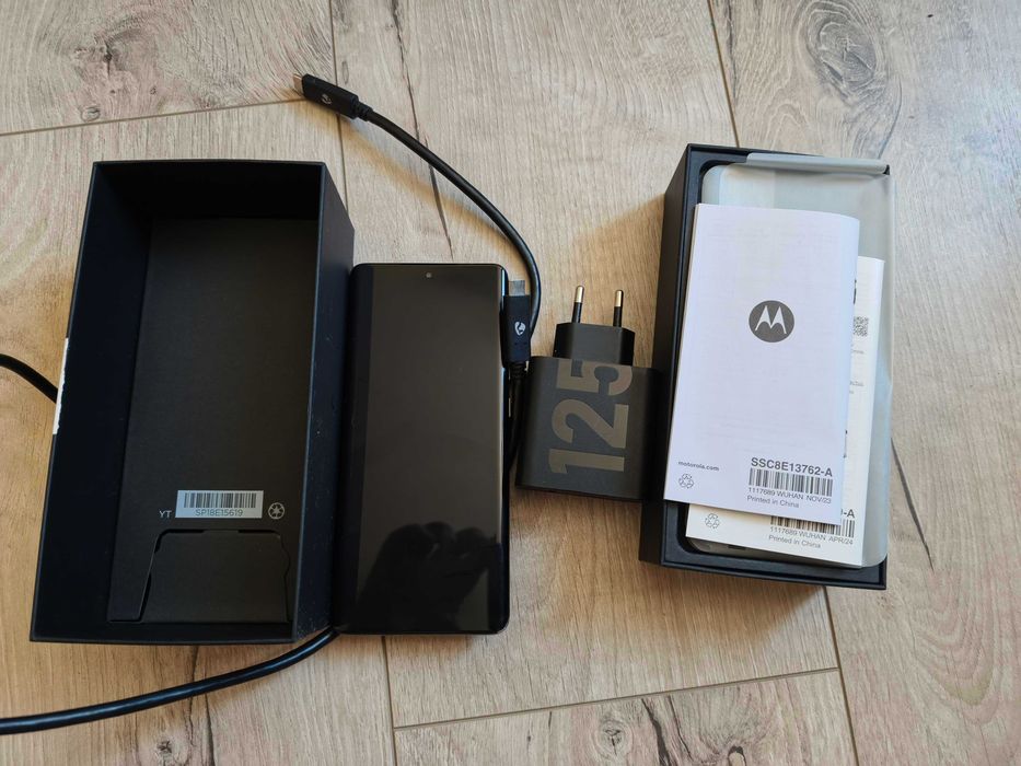 Motorola Edge 50 Ultra, 1TB, 16GB RAМ - Forest Grey - в гаранция