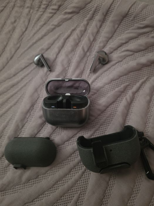 Срочно продам наушники samsung buds 3