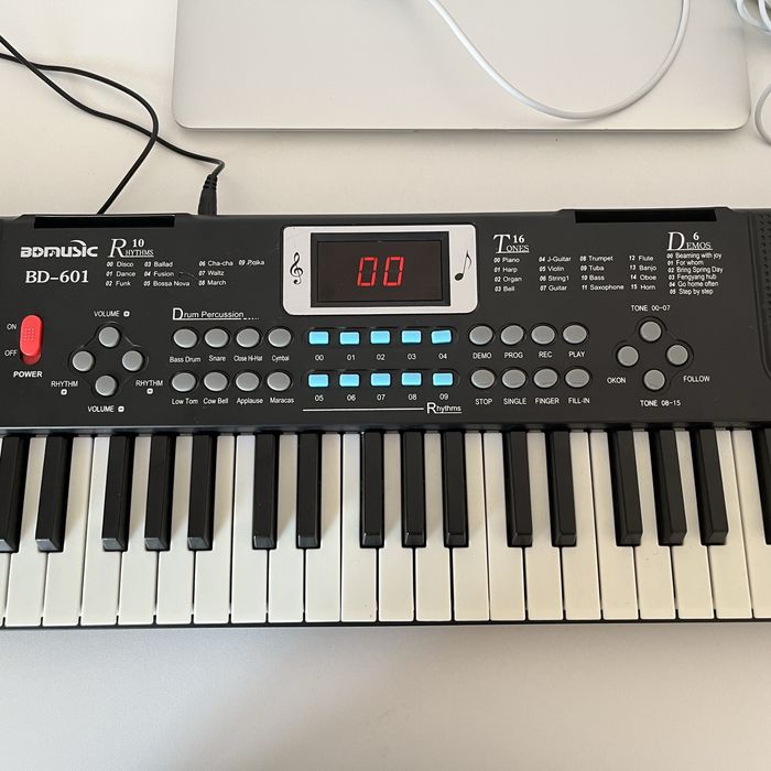 Синтезатор продам