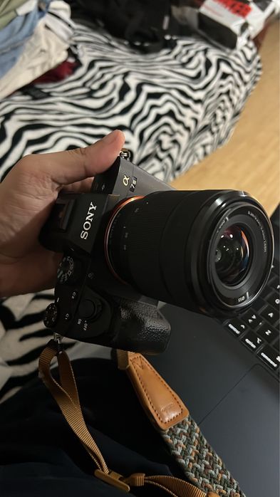 Sony a7 3 + obiectiv 28 - 70 mm , F3.5